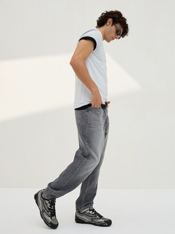 Largi Jeans de la Bershka pe gri