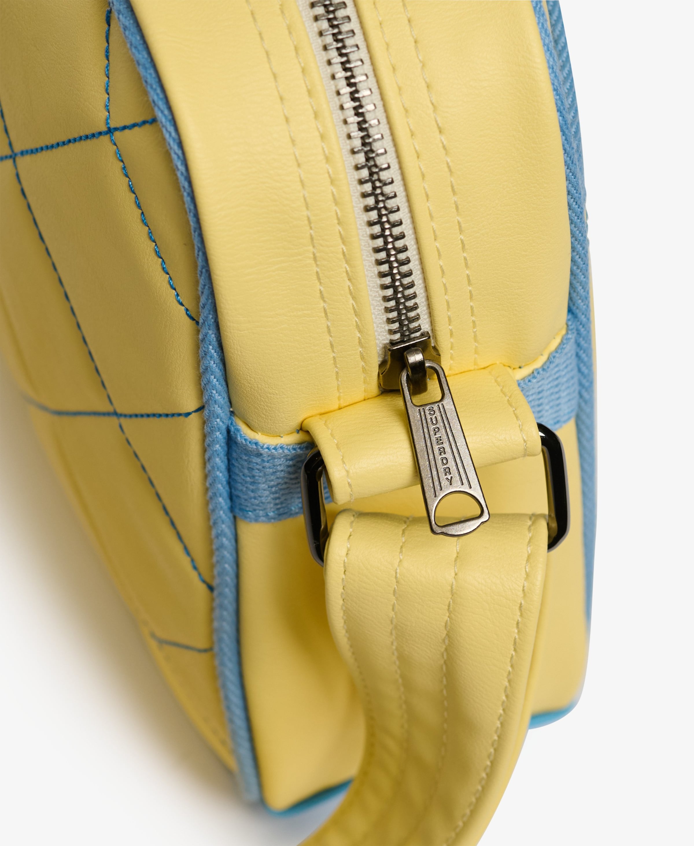 Superdry & Co Schoudertas in Geel