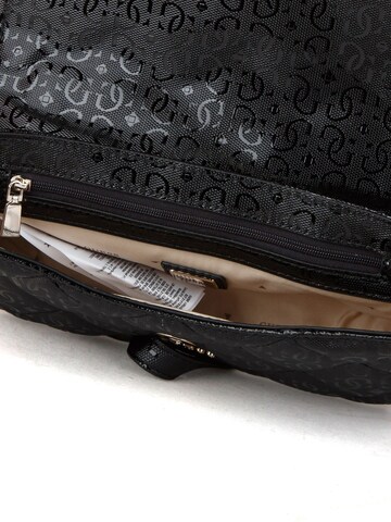 GUESS Umhängetasche 'Libby' in Schwarz