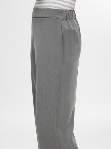 SELECTED FEMME Loose fit Trousers with creases 'SLFEmma-Tara' in Grey