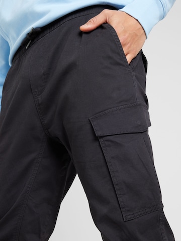 Coupe slim Pantalon cargo QS en gris