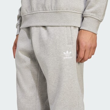 ADIDAS ORIGINALS Конический (Tapered) Штаны 'Trefoil Essentials' в Серый