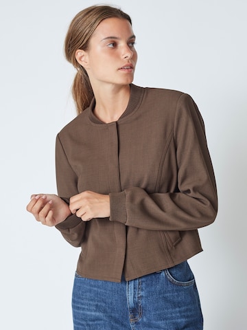 Veste mi-saison co'couture en marron : devant