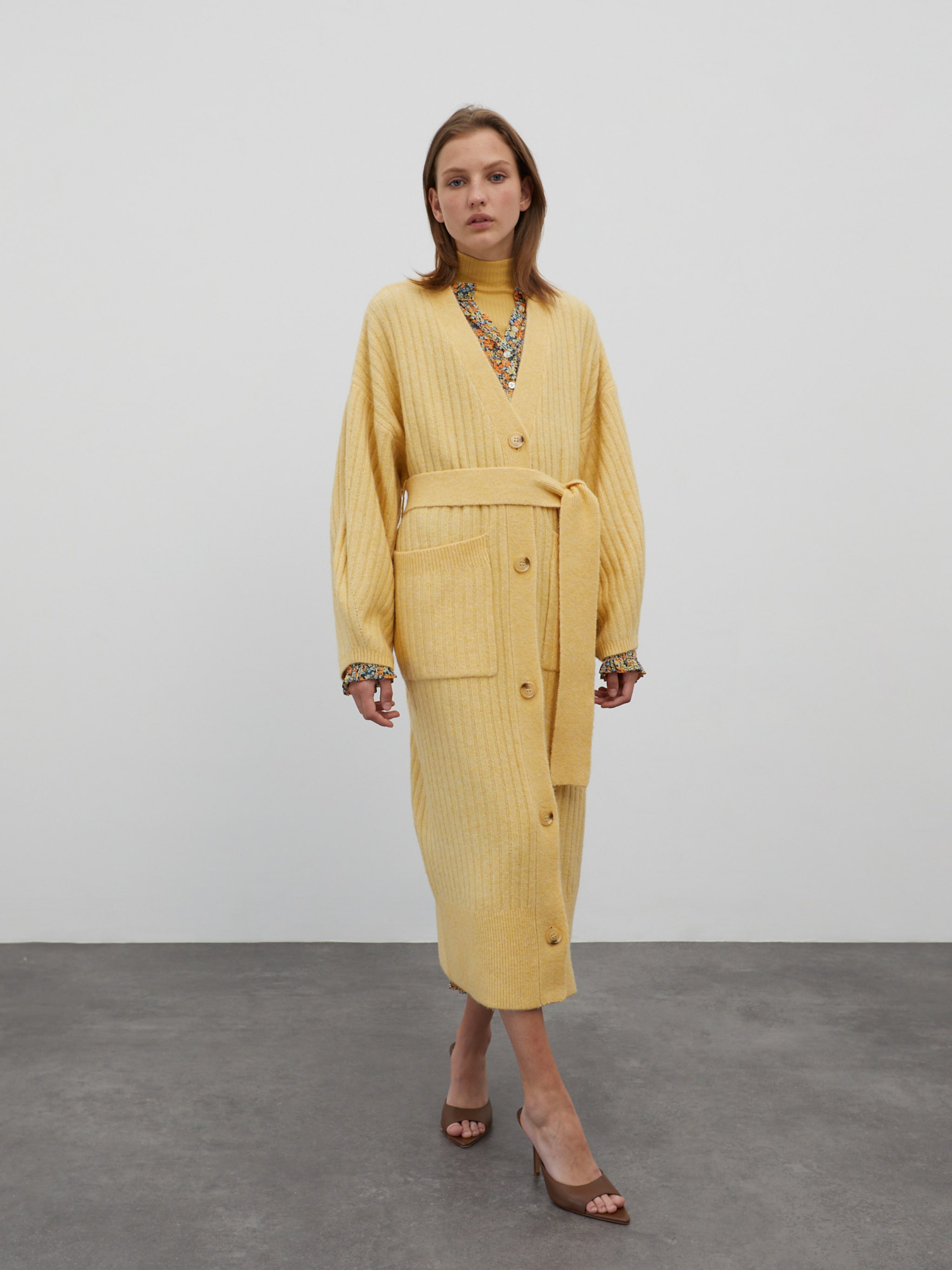 EDITED Produkter Cardigan 'Yule' gul-meleret