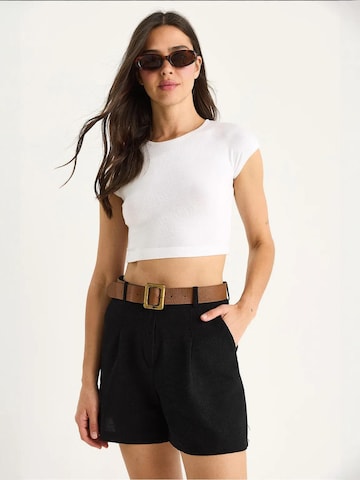 regular Pantaloni con pieghe di Bianco Lucci in nero
