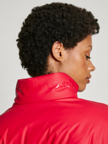 Pepe Jeans Tussenjas 'CARLEY' in Rood
