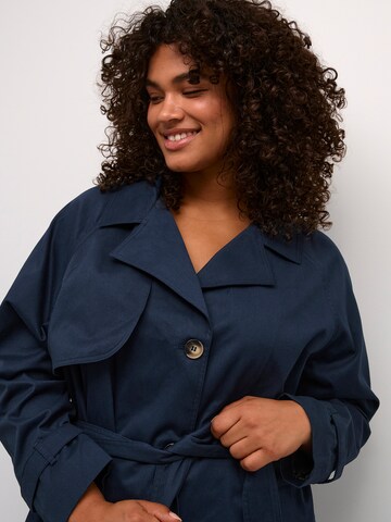 Manteau mi-saison 'Elisa' KAFFE CURVE en bleu