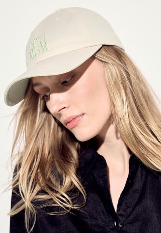 CECIL Cap in White: front