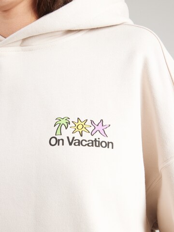 On Vacation Club Tréning póló 'Holiday Service' - fehér