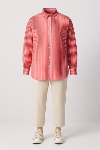 Touche Prive Shirt in Red: front
