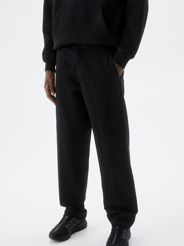 Regular Pantalon chino Pull&Bear en noir : devant