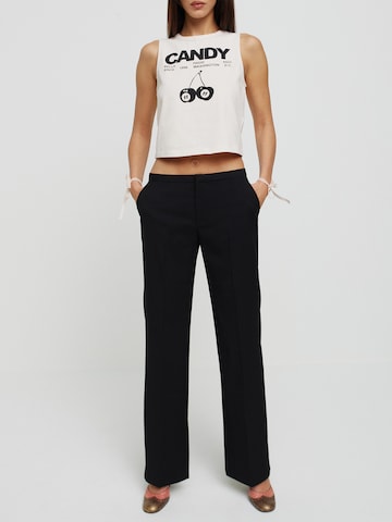 Bella x ABOUT YOU Loose fit Pleated Pants 'Lulu' in Black