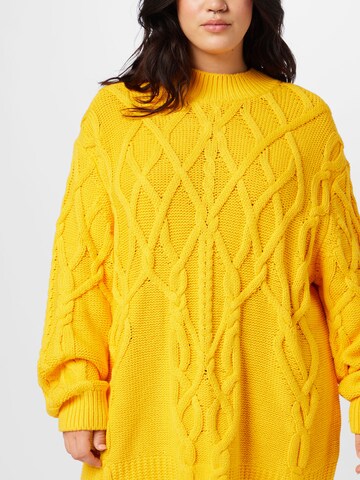 Pull-over Tommy Hilfiger Curve en jaune