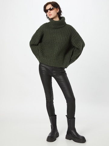 WEEKDAY Sweater in Green