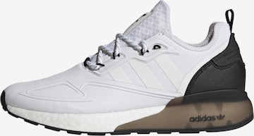 Sneaker low 'ZX 2K' de la ADIDAS ORIGINALS pe alb: față