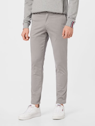 Slimfit Pantaloni chino di TOMMY HILFIGER in grigio: frontale