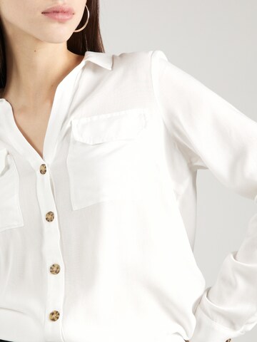 VERO MODA - Blusa 'BUMPY' en blanco