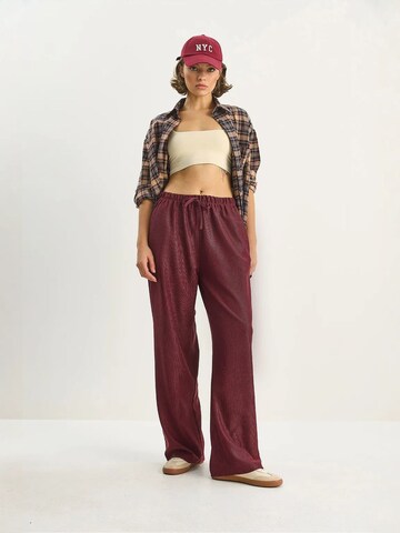 regular Pantaloni di Bianco Lucci in rosso