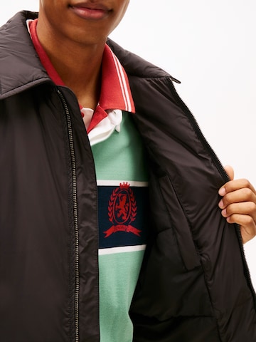 Tommy Jeans Демисезонная куртка в Черный