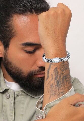 KUZZOI Браслет 'Twisted' в Серебристый: спереди