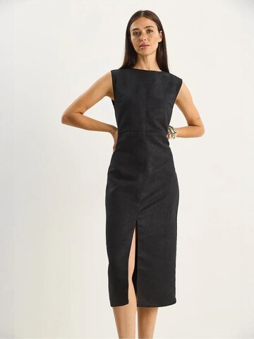 Bianco Lucci Jurk in Zwart: voorkant