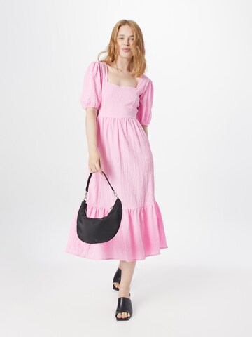 Rochie de vară de la BRAVE SOUL pe roz