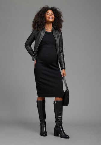 Neun Monate Abendkleid in Schwarz