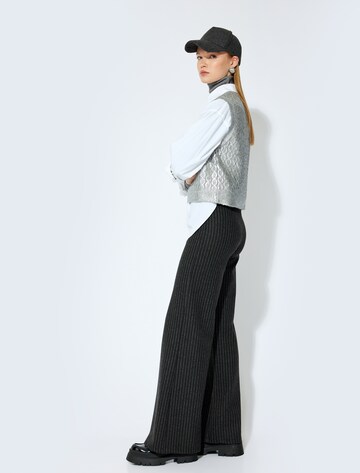 Koton Flared Hose in Grau