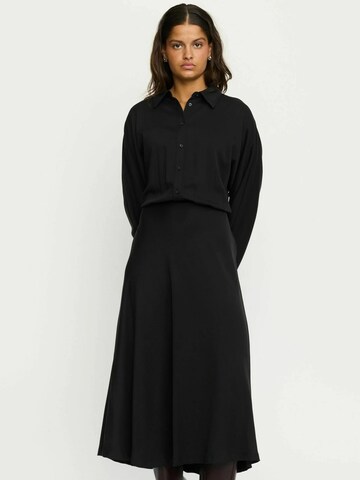 Soft Rebels Jurk 'Stormy' in Zwart: voorkant