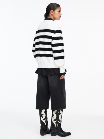 Pulover de la Pull&Bear pe alb