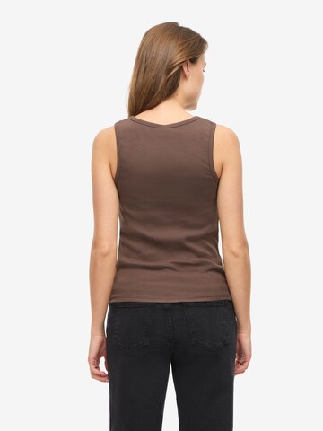 Noisy may Overdel 'NMMaya' i brun