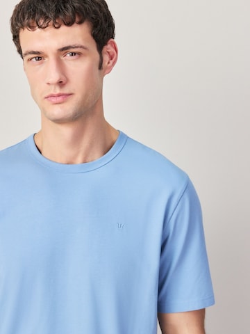 Next Тениска в синьо