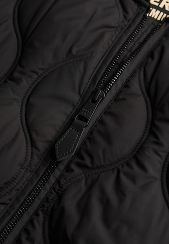 Superdry Tussenmantel in Zwart