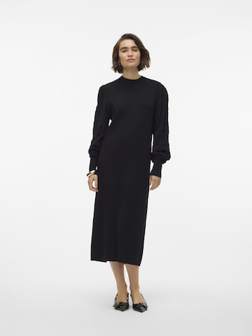 Robes en maille VERO MODA en noir : devant