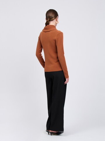 Influencer Pullover in Rot