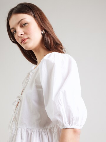 Robe Gina Tricot en blanc