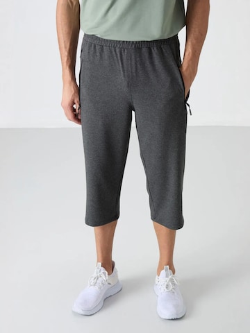 Tommy Life Regular Pants in Grey: front