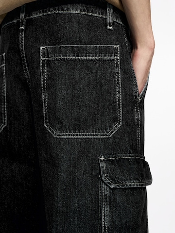 Loosefit Jeans cargo di Pull&Bear in nero