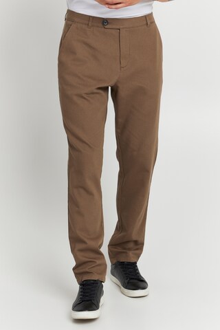 !Solid Regular Chino Pants in Brown: front