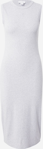 Calvin Klein Jeans Платье в Серый: спереди