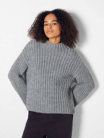 Bershka Sweater in Grey: front