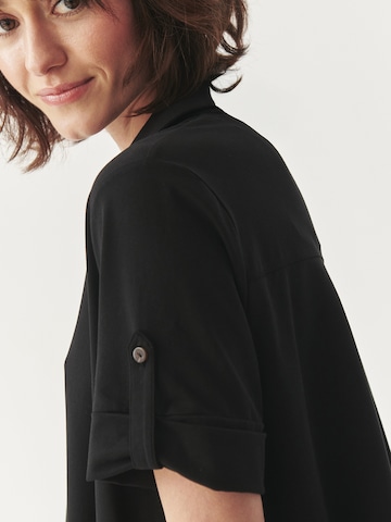 Rochie de la TATUUM pe negru