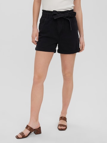 VERO MODA Regular Shorts 'Tamira' in Schwarz: predná strana