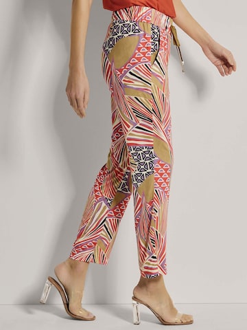 MADELEINE Regular Broek in Oranje