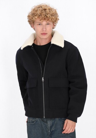 Giacca di mezza stagione di MO in blu: frontale