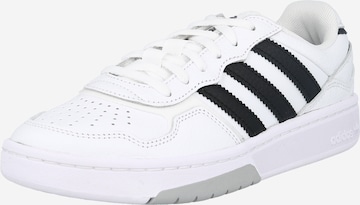 ADIDAS ORIGINALS Sneaker low 'Courtic' i hvid: forside