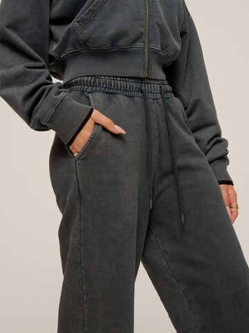 Cheyenne Ochsenknecht - Pierna ancha Pantalón en gris