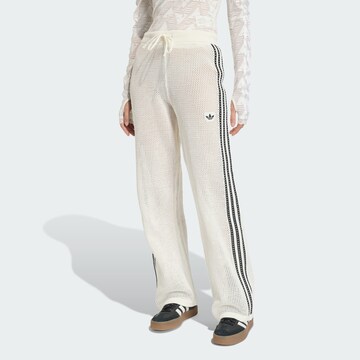 Loosefit Pantalon 'Firebird' ADIDAS ORIGINALS en blanc : devant