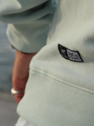 Surf Monkey Sweatshirt in Green