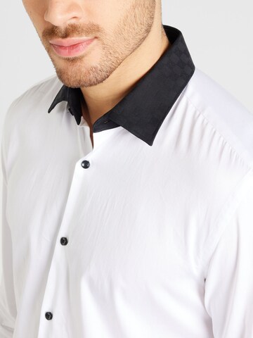 Coupe regular Chemise 'Kenno' HUGO en blanc